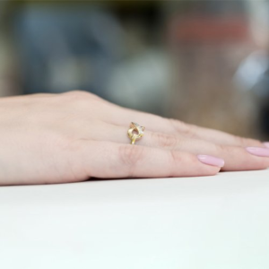 Pierścionek z Brylantami 0,04ct z żółtego złota próby 585. W-0285